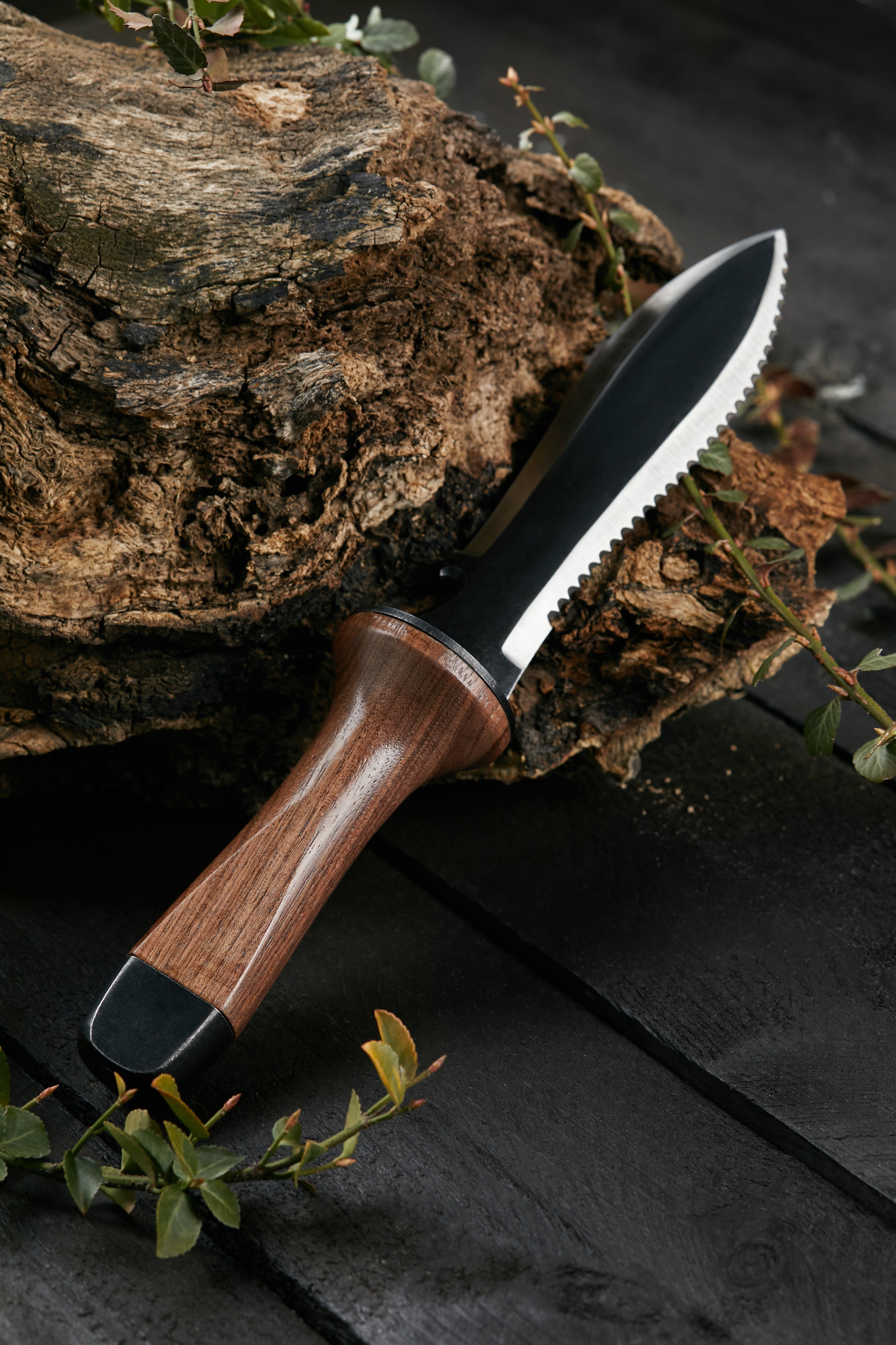 Hori Hori Garden Knife, Traditional Japanese Weeding Tool with Ergonomic Wooden Handle 7'inch Blade.